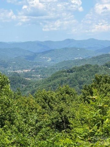 105 Dotsu Trail active home in Smoky Mountain Retreat At Eagles Nest, Maggie Valley, NC