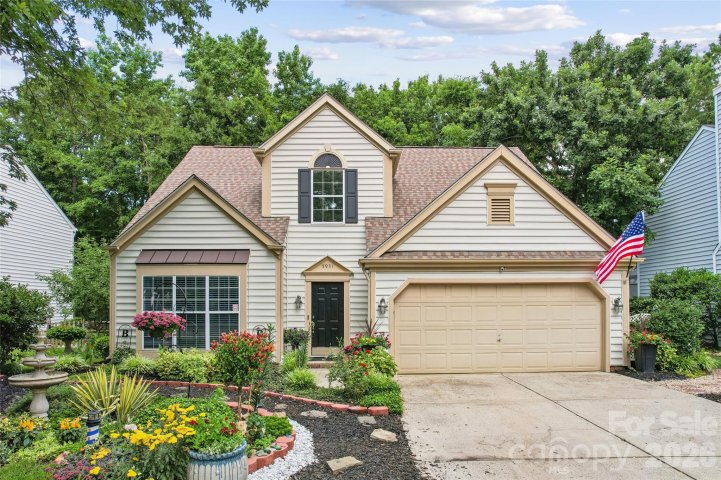 5931 Downfield Wood Drive pending home in Highland Creek, Charlotte, NC