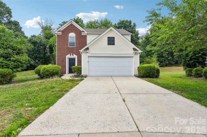 5904 Leawood Run Court pending home in Highland Creek, Charlotte, NC
