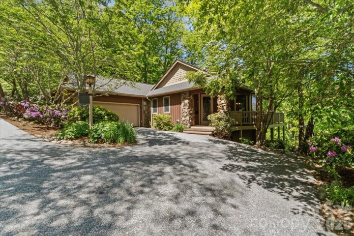 15 Ivy Point Lane active home in Mountain Air, Burnsville, NC
