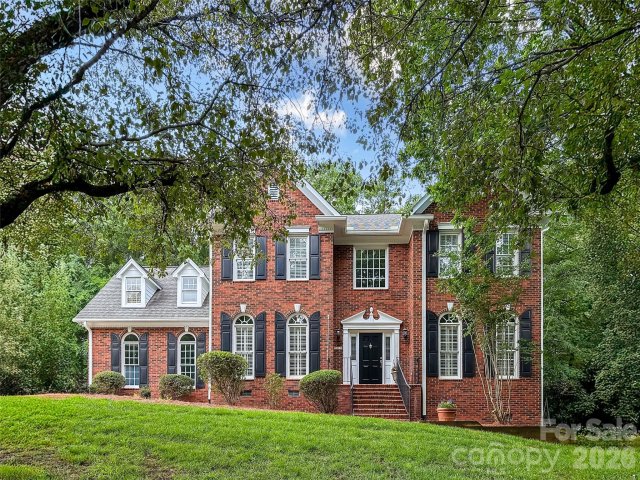5612 Rocky Trail Court pending home in Providence Plantation, Charlotte, NC
