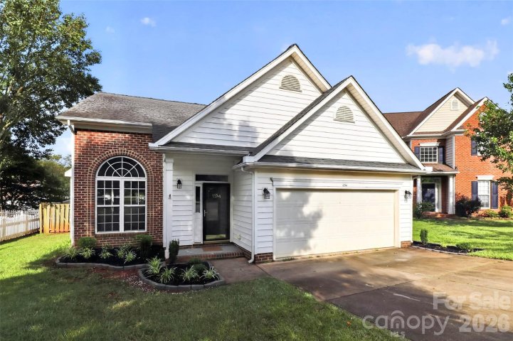 1194 Tufton Place pending home in Oak Park, Concord, NC