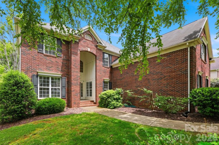 8526 Wren Creek Drive active home in Highland Creek, Charlotte, NC