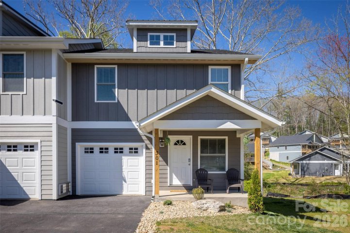 301 Jenna Clare Lane pending home in Sycamore Cove, Asheville, NC