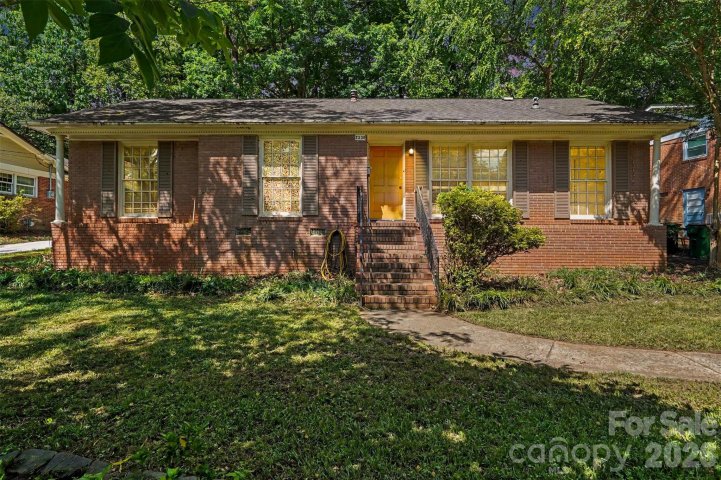 2330 Wensley Drive pending home in Montclaire, Charlotte, NC