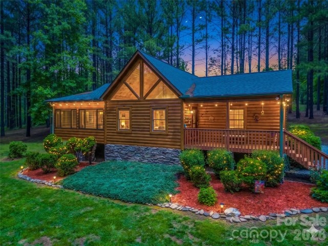 442 Whitestone Circle pending home in Hearthstone Ridge, Union Mills, NC