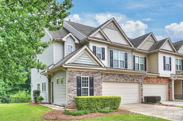 3437 Park South Station Boulevard pending home in Park South Station, Charlotte, NC