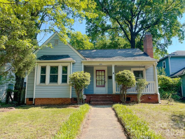 2105 Chesterfield Avenue pending home in Chantilly, Charlotte, NC