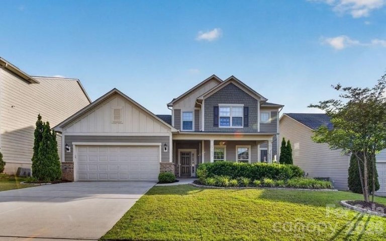 11033 Crane Creek Drive active home in Chapel Cove, Charlotte, NC