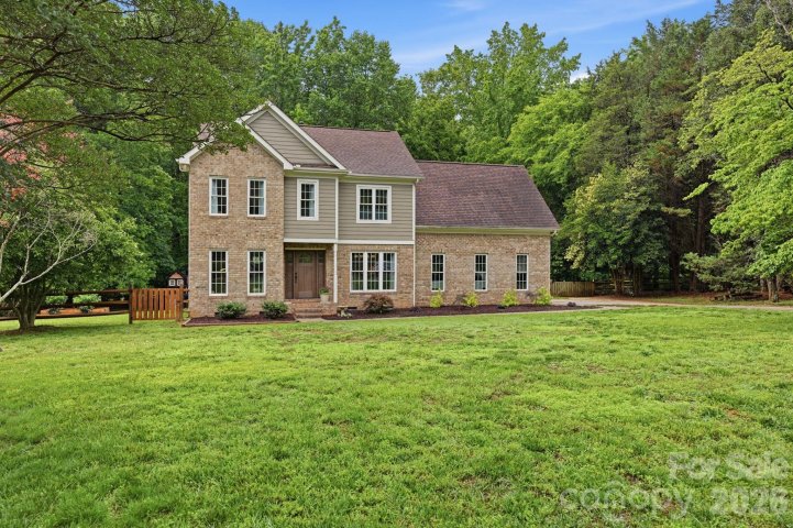 Homes in Oxford Glen, Mint Hill
