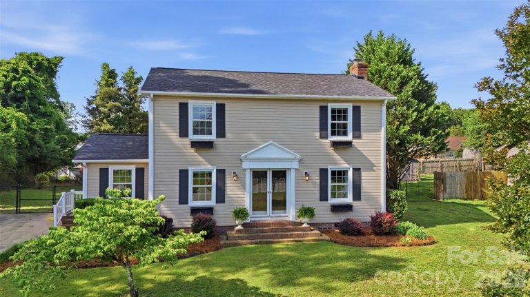 Homes in Laurel Woods, Gastonia