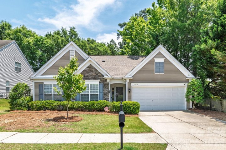 13614 Cardinals Nest Drive active home in Highland Creek, Charlotte, NC