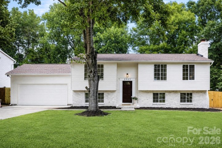5903 Carpenter Drive pending home in Shadow Lake, Charlotte, NC