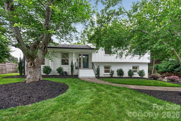 1910 Wensley Drive pending home in Montclaire, Charlotte, NC