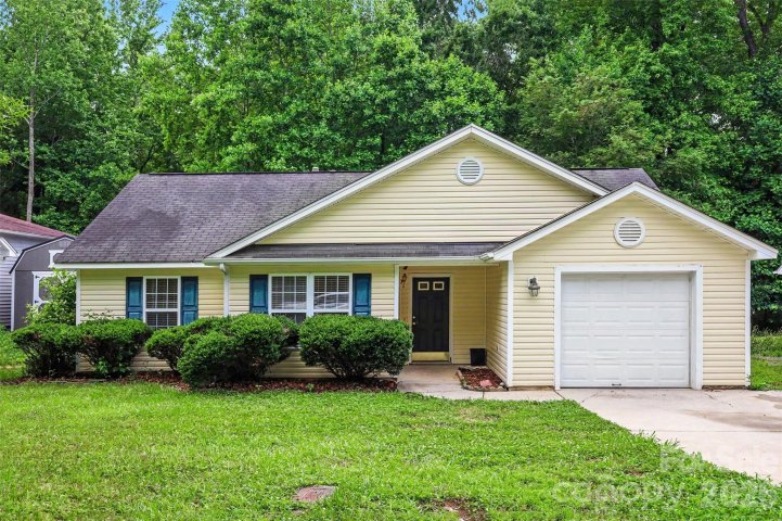 3385 Hunting Wood Court pending home in Stagecoach Station, Gastonia, NC