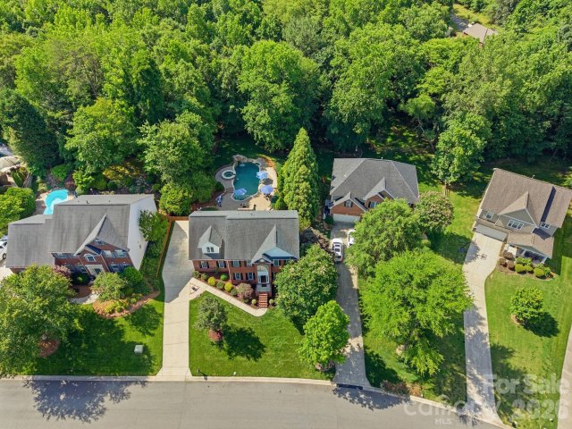 2530 Shady Reach Lane pending home in Mt Isle Harbor, Charlotte, NC