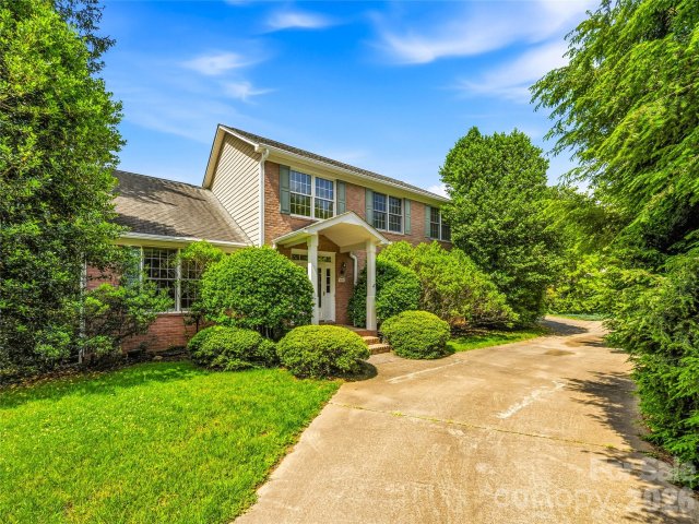 250 Midland Drive pending home in Lakeview Park, Asheville, NC