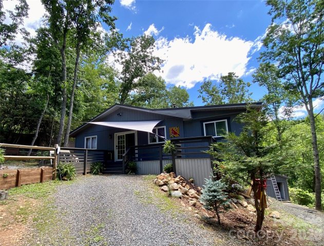 384 Bear Cub Drive pending home in Bear Den Acres, Spruce Pine, NC