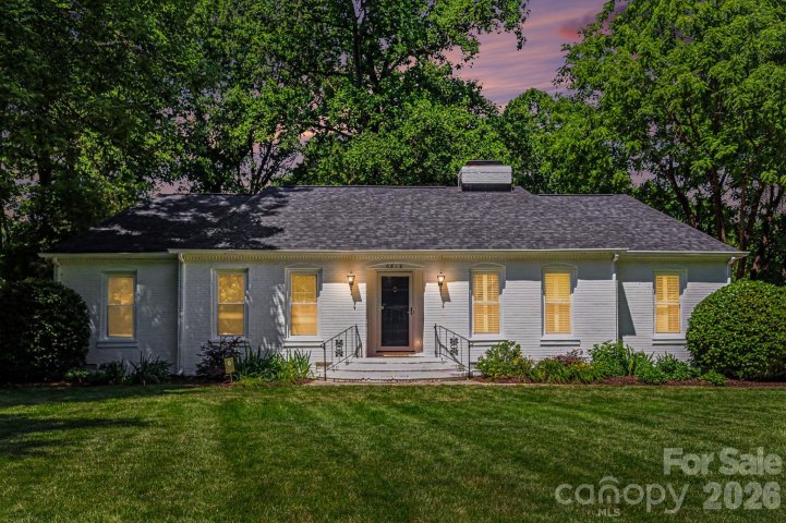 6818 Candlewyck Lane pending home in Candlewyck, Charlotte, NC