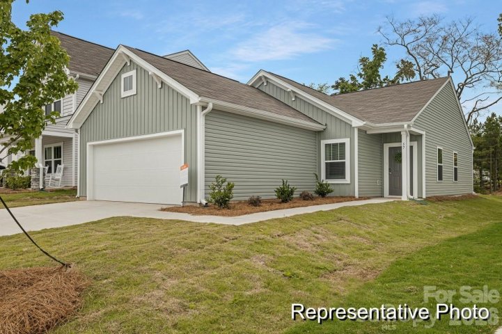 40254 Crooked Stick Drive active home in Edgewater, Lancaster, SC