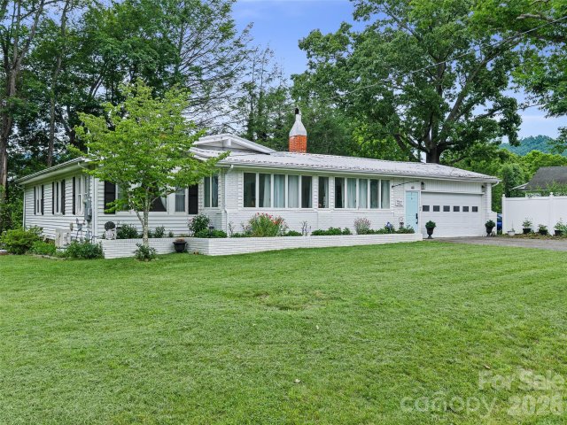 Homes in English Woods, Spruce Pine