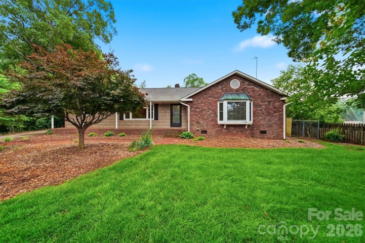 Homes in Lakeland Park, Hickory