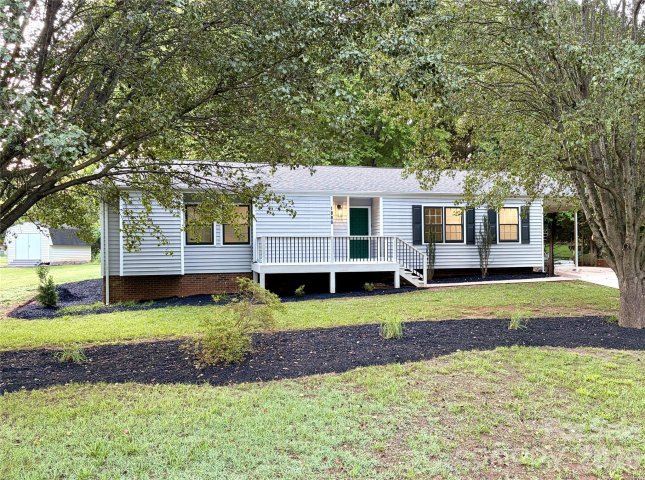Homes in Woodridge, Hickory