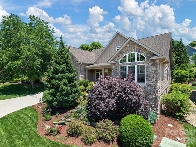 63 Whistlewood Lane pending home in Cummings Cove, Hendersonville, NC