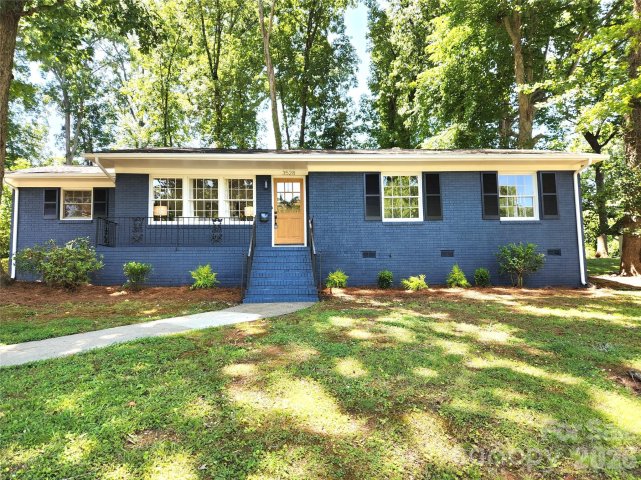 3528 Enfield Road pending home in Windsor Park, Charlotte, NC