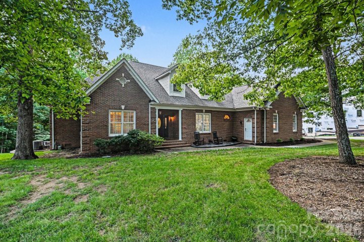 Homes in Weddington Heritage, Weddington