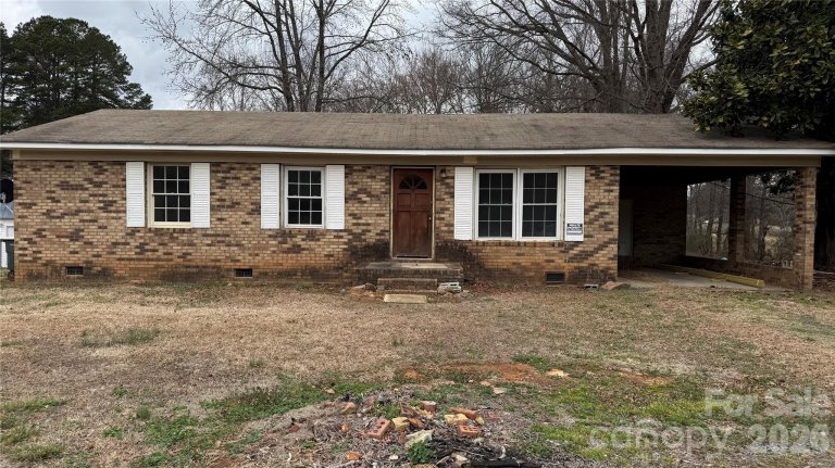 A home in Rolling Hills, Oakboro