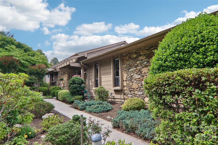 A home in Country Ridge, Laurel Park