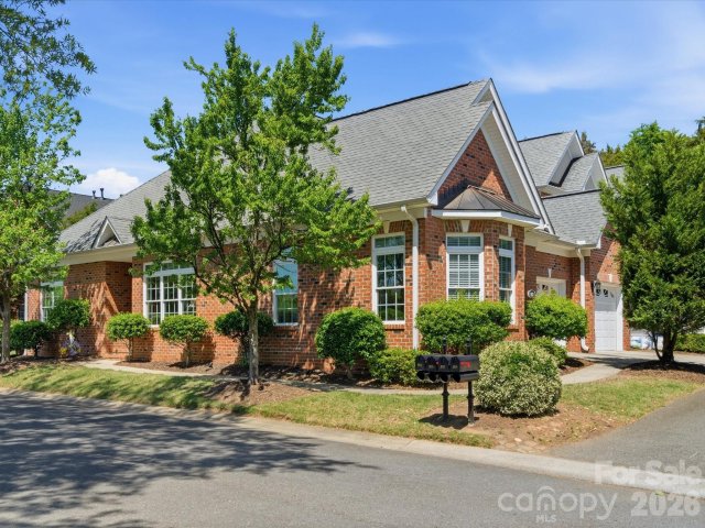 803 Talking Stick Lane pending home in Beacon Knoll Villas, Fort Mill, SC