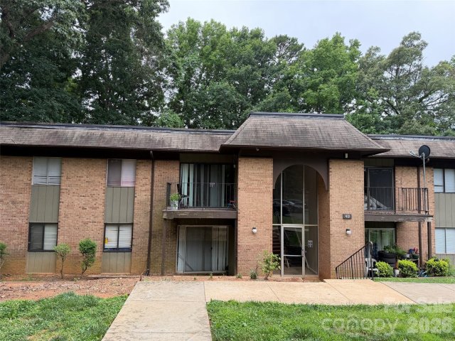 401 Orchard Trace Lane pending home in Orchard Trace, Charlotte, NC