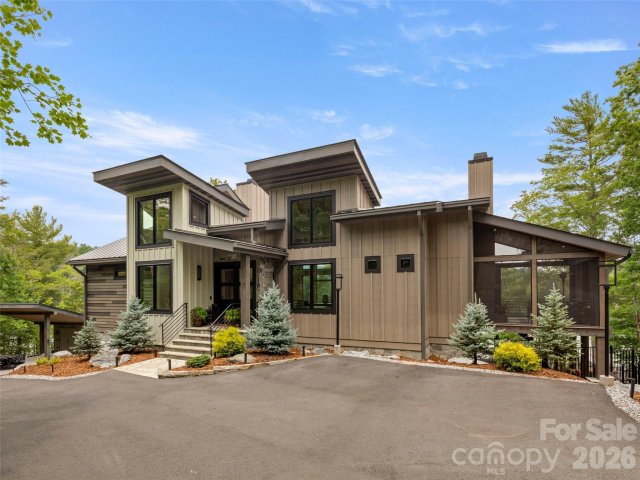 425 Dockside Drive active home in The Arbor At Lake James, Nebo, NC
