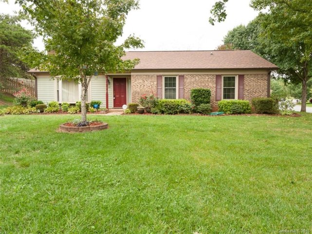 6300 Farmstead Drive 92 sold home in Eastwoods, Charlotte, NC