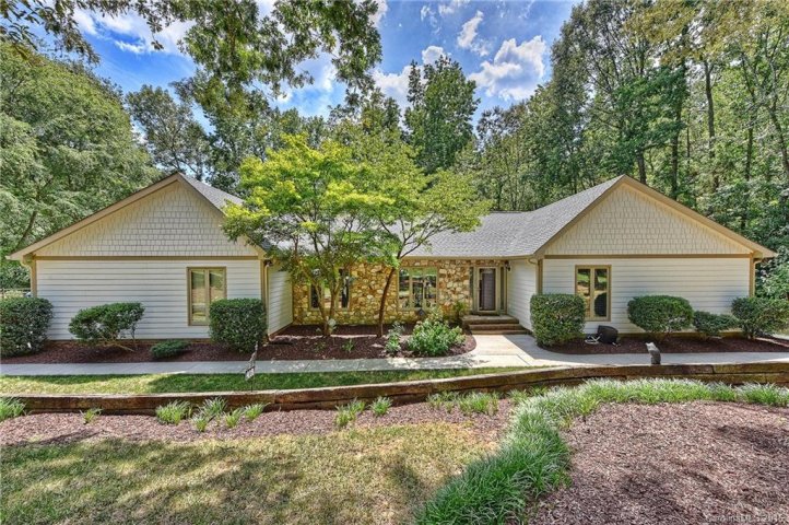 418 Abbotsford Court sold home in Brackenbury Estates, Charlotte, NC