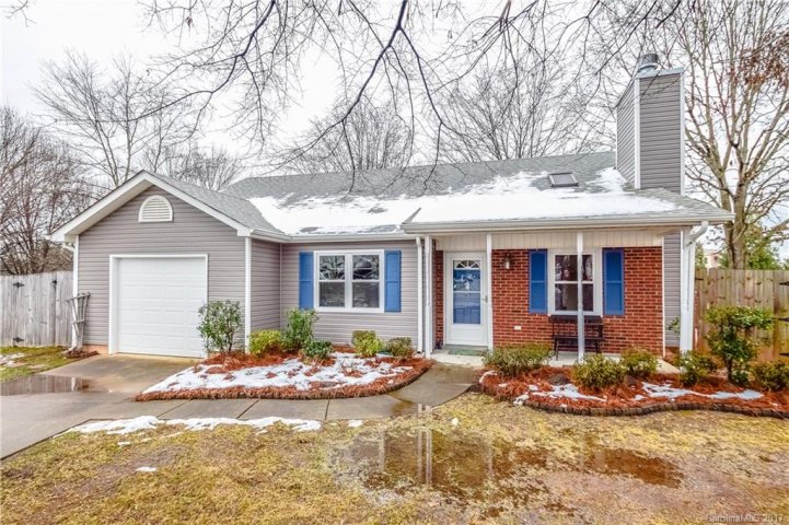 16500 Glenfurness Drive sold home in Glenfurness, Huntersville, NC