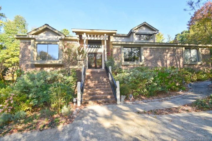 5330 Five Knolls Drive sold home in Five Knolls Estates, Charlotte, NC