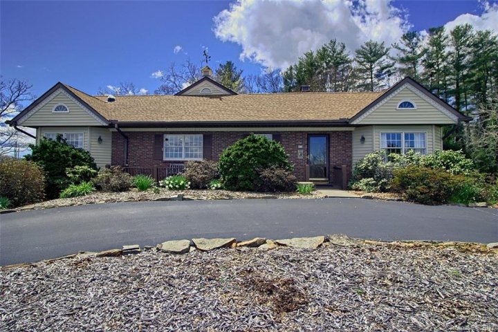 29 Amber Drive sold home in Bannerwood, Horse Shoe, NC