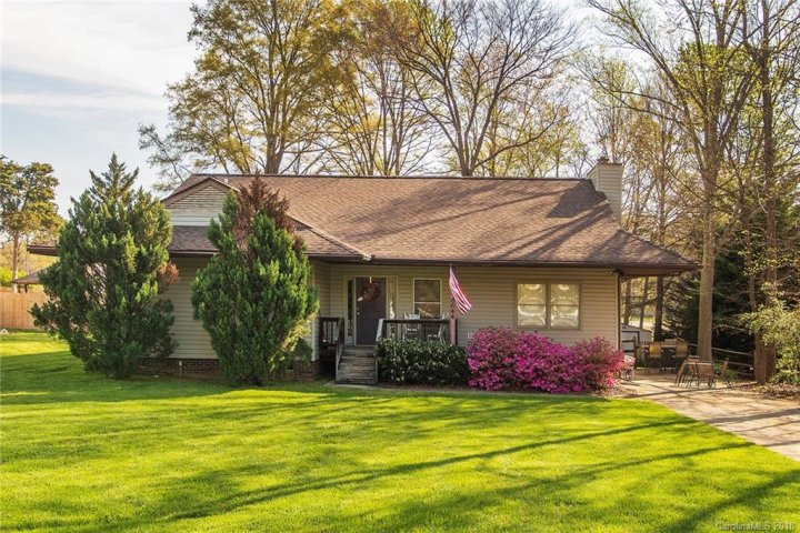8644 Williamsburg Circle sold home in Westminster Park, Huntersville, NC