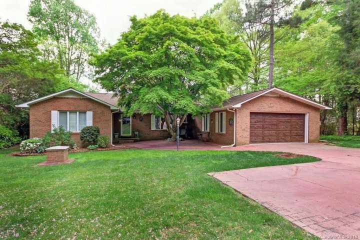 137 Rainbow Lane sold home in Catalina Cove, Mooresville, NC