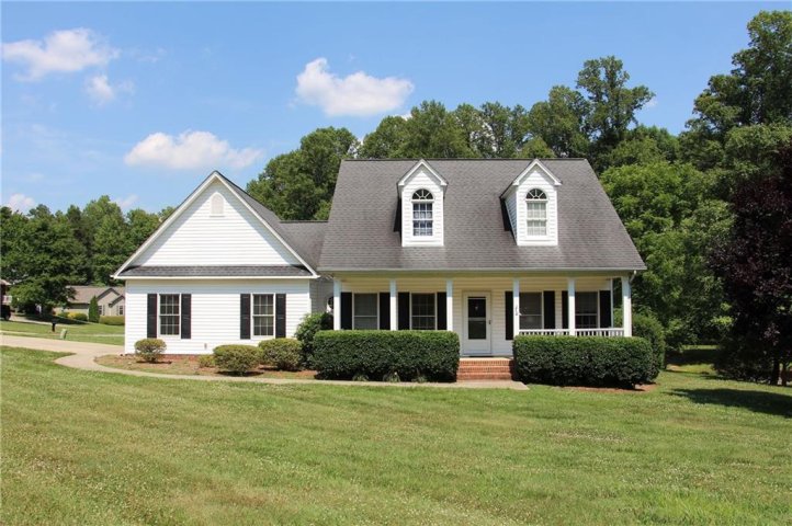 408 Mooreland Drive sold home in Forest Meadow, Conover, NC