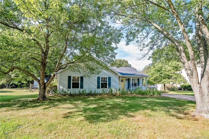 16531 Glenfurness Drive sold home in Glenfurness, Huntersville, NC