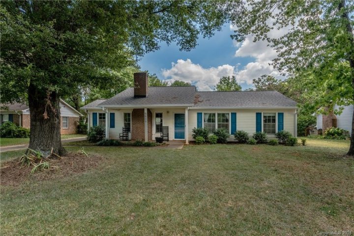 6618 Dwightware Boulevard sold home in Eastwoods, Charlotte, NC