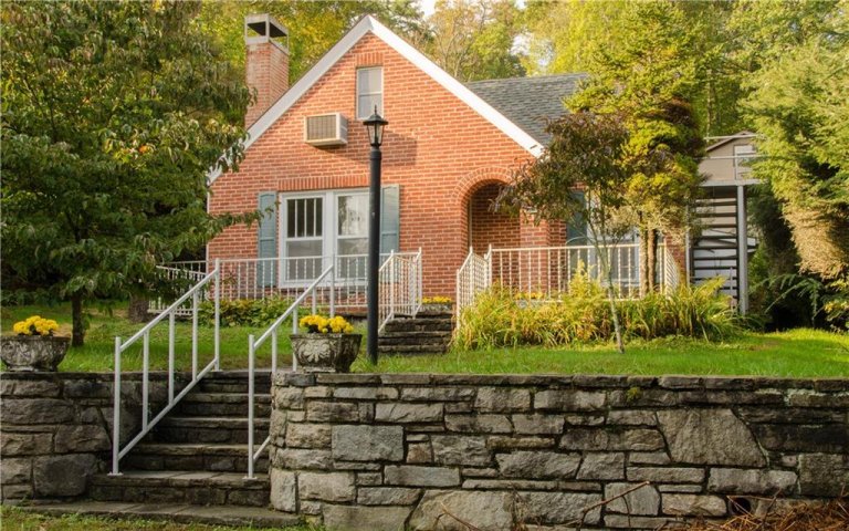 178 Rainey Street sold home in Mayview, Blowing Rock, NC