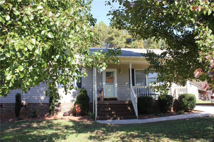 135 Yadkin River Road sold home in River Run, Statesville, NC