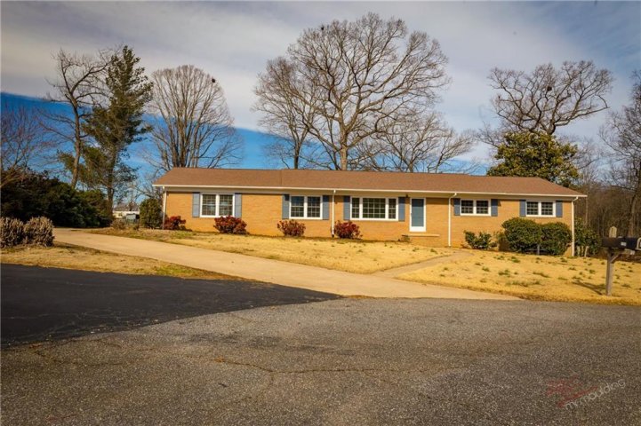 134 Forest Acres Lane sold home in Forest Acres, Taylorsville, NC