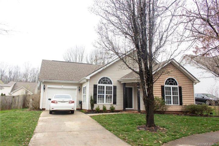 13335 Glencreek Lane sold home in Glenwyck, Huntersville, NC