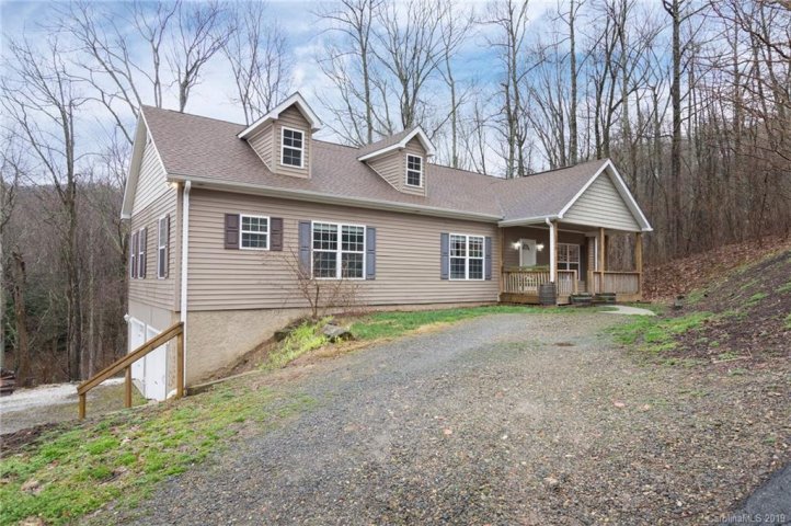 128 Carriage Drive sold home in Fairview Pointe, Fairview, NC